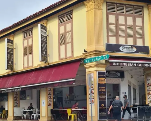 Restoran Padang 78 Tahun Dibujuk Menteri Singapura